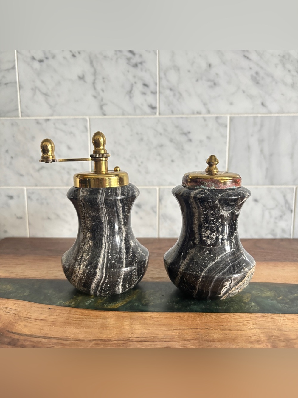 Vintage Italian Marble / Onyx Stone and Brass Salt and Pepper Mill Set - Picture 4 of 13